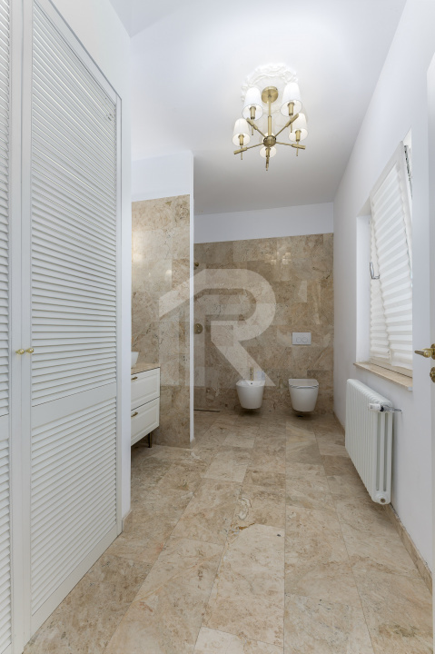 Vilă elegantă cu piscină și ieșire la Lac – Căciulați, Balotești